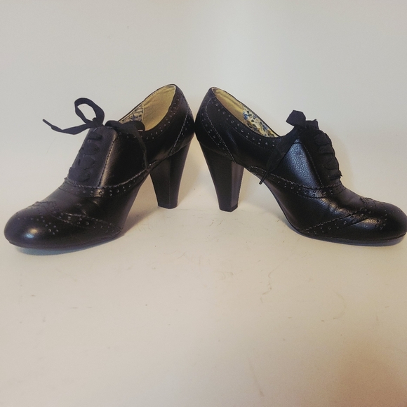 AEO Classic Black Brogue Heels - Picture 6 of 12